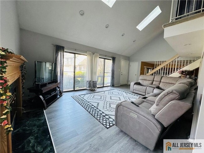 Photo - 34 Cotoneaster Ct Unit 3