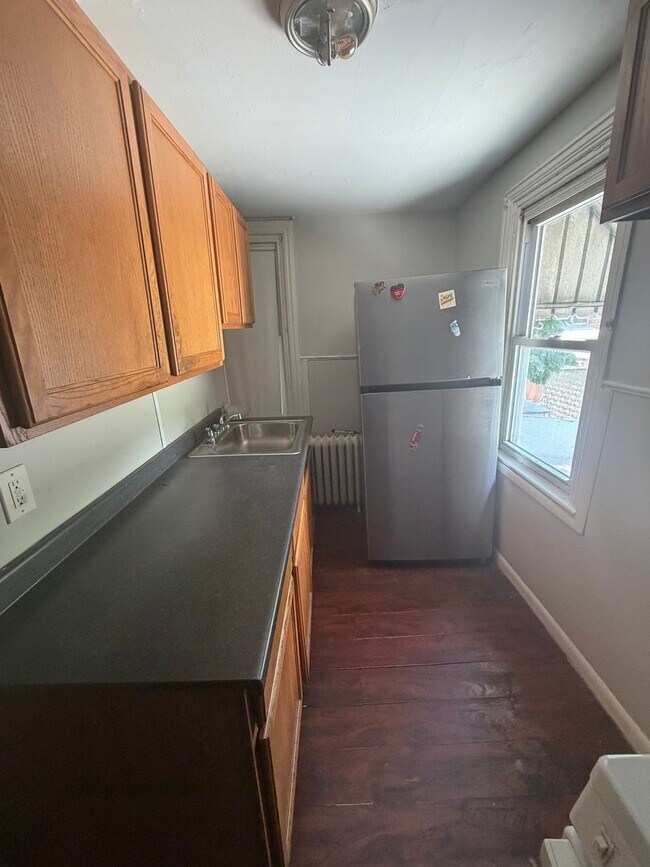 116 E 21st St Unit 2nd Fl