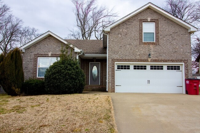 Building Photo - Fresh and Clean 3/2 with BONUS room and fenced yard.  Go.