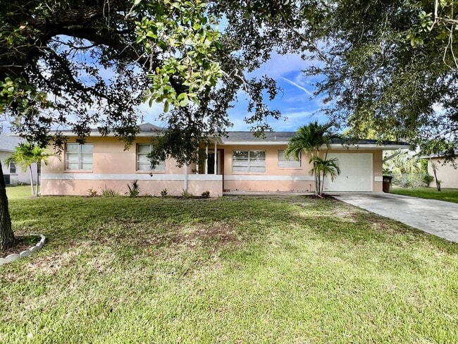 Building Photo - Live Comfortably in SE Cape Coral – Bright... Rental