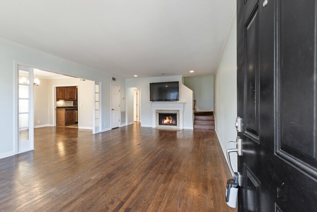 Living Area when you walk in - 112 Saint Charles Pl