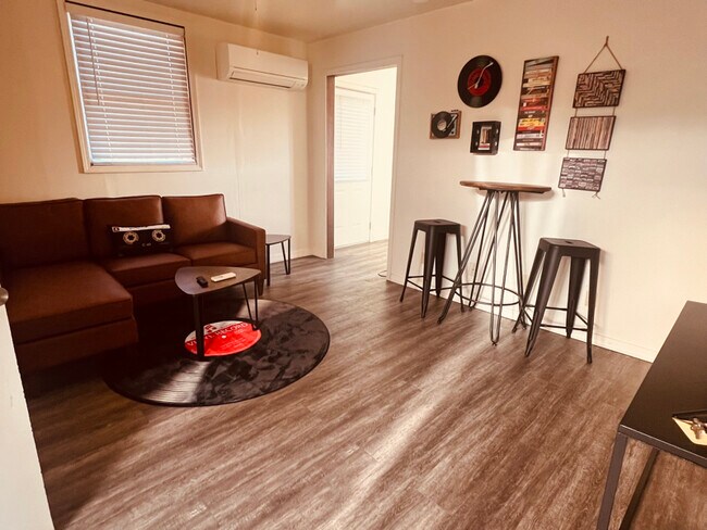 Photo - 25 Popular St