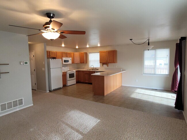 Photo - 596 N River Rock Dr