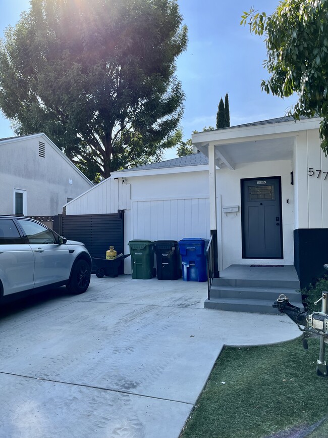 Photo - 5779 Enfield Ave