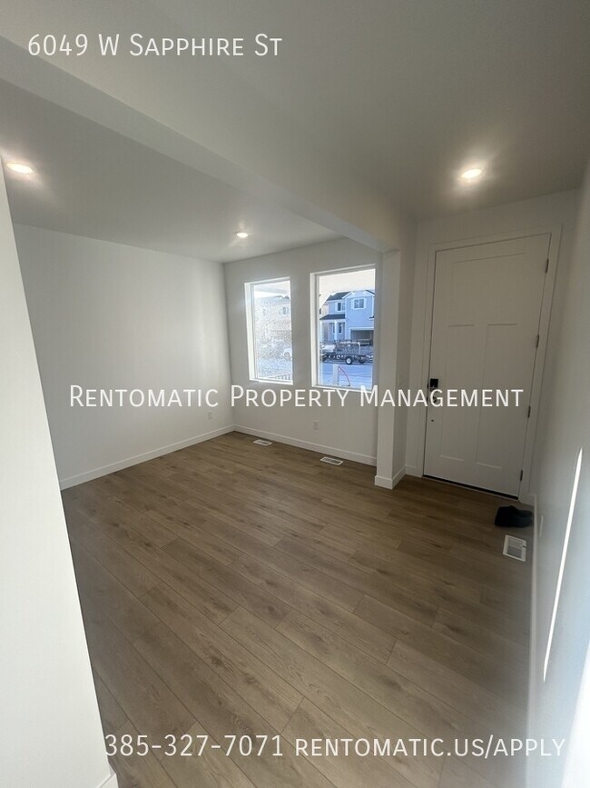 Photo - 6049 W Sapphire St