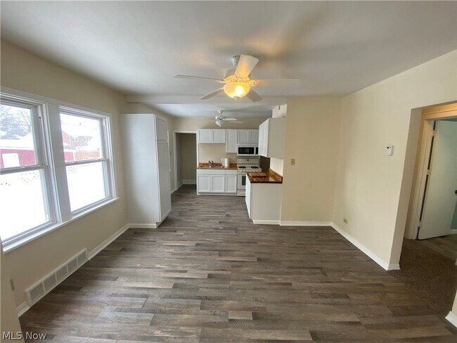 Photo - 8221 Grand Division Ave