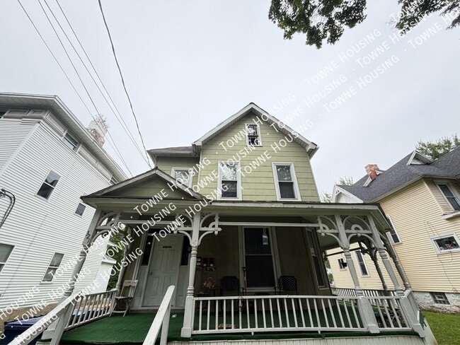 Building Photo - 321 Washburn St Unit 1