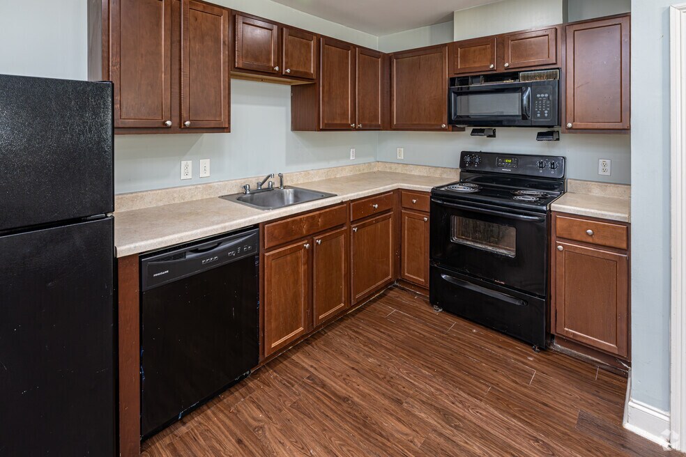 3BR, 2BA Townhouse - 1,170 SF - Kitchen