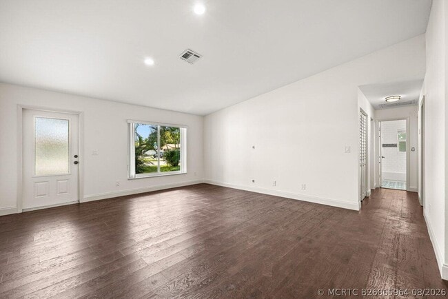 Photo - 638 SW 4th Ave