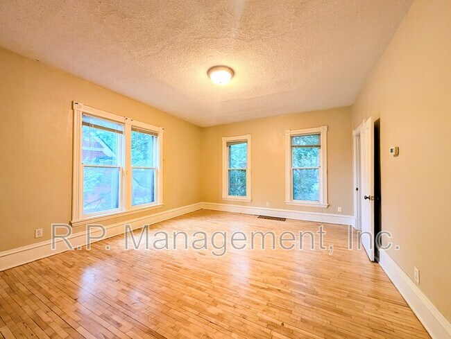 Photo - 2048 Carroll Ave Unit Apt 4