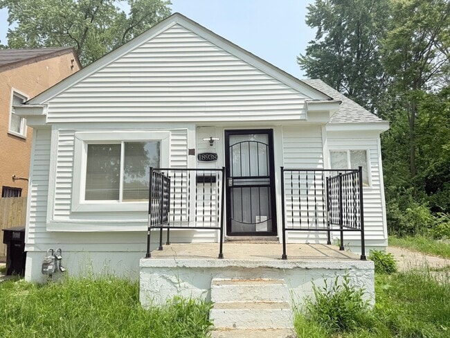 Building Photo - Freshly Renovated 3-Bedroom Home – Quality...
