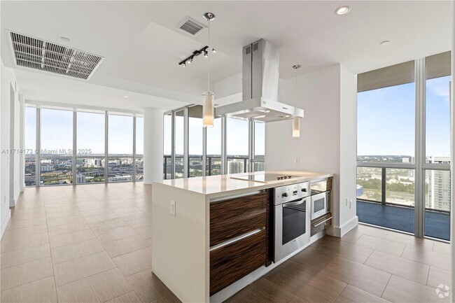 Building Photo - 1100 Biscayne Blvd Unit 4005 Rental