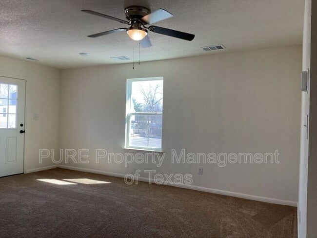 Photo - 2002 W 2nd St