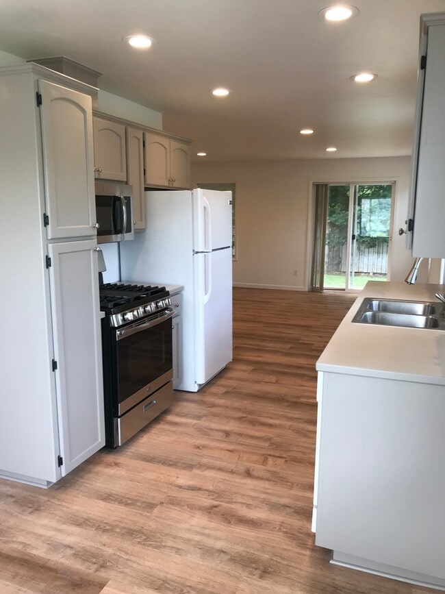 Photo - ROB- 215 Vine Ct Unit B