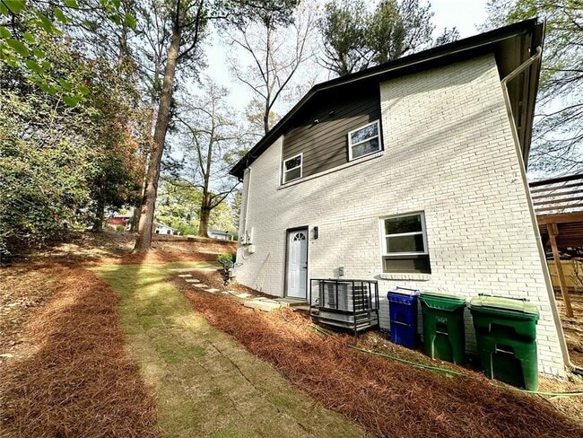 Photo - 2371 Cresta Dr Apartments
