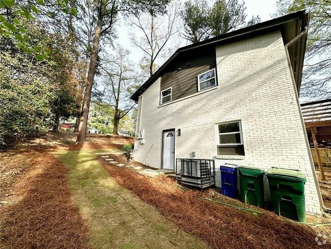 Building Photo - 2371 Cresta Dr Unit 2371 Lower Rental