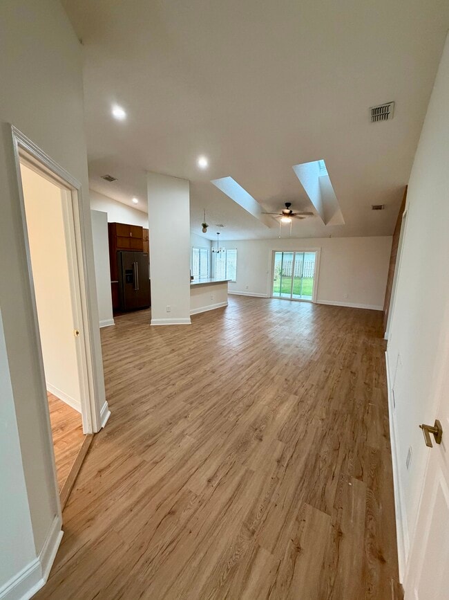 Photo - 107 Woodland Dr