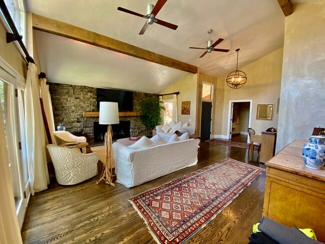 Photo - 3594 Silverado Trail N