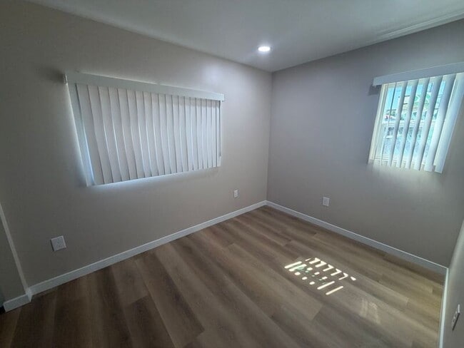 Photo - 251 W 5th Ave