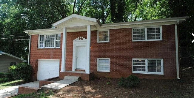 Building Photo - 411 Windsor Dr