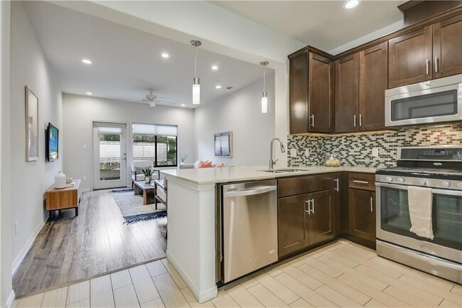 Building Photo - 124 Cumberland Rd Unit 303
