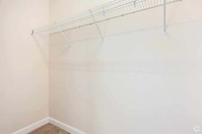 2BR, 2BA - 1,160SF - Walk-in Closet