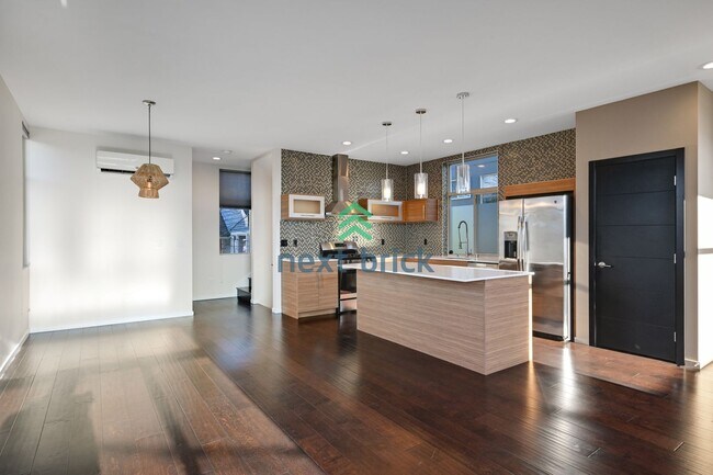 Photo - 3 BED & 2.5 BATH SINGLE FAMILY HOUSE FOR RENT