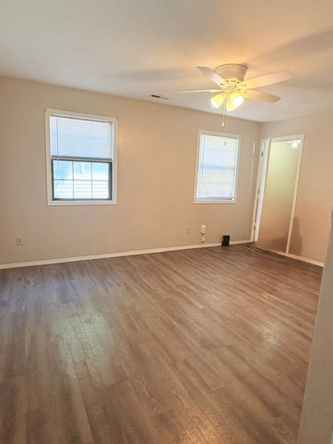 Photo - 531-C. N Oak Grove Ave