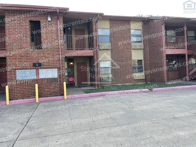 Photo - 1912 SW D Ave