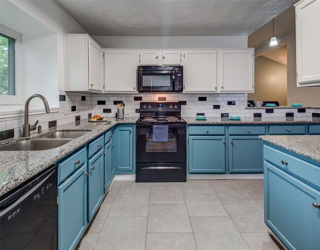 Photo - 7114 Buchanan Dr