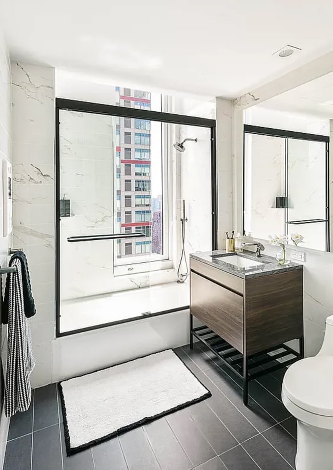 Photo - 233 E 54th St