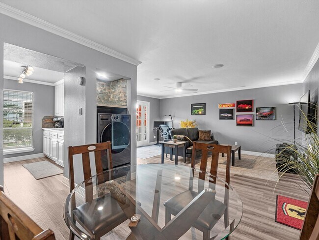 Building Photo - 505 Westcott St Unit 308