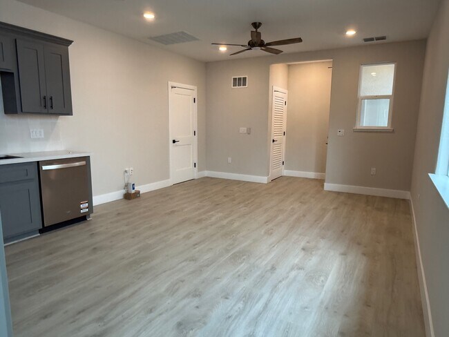 Photo - 4085 Peter's Ct