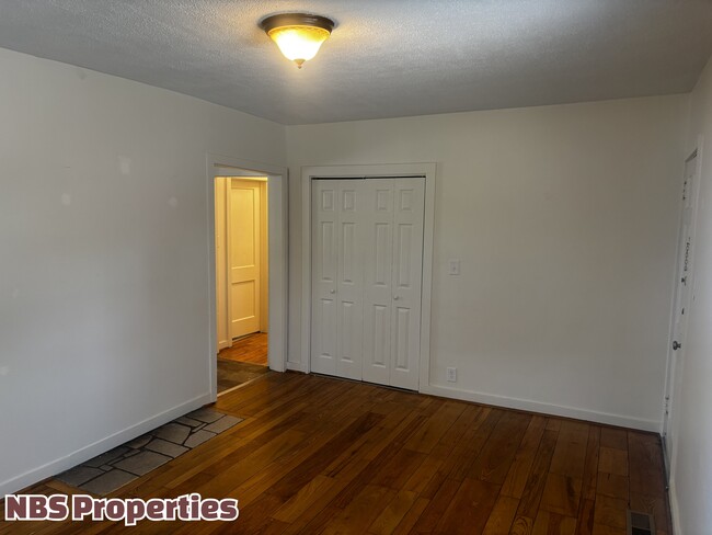 Photo - 213 W Moody Ave