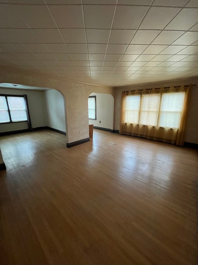 Building Photo - 309 4th St