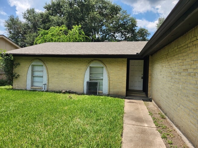 Photo - 10534 Westedge Dr