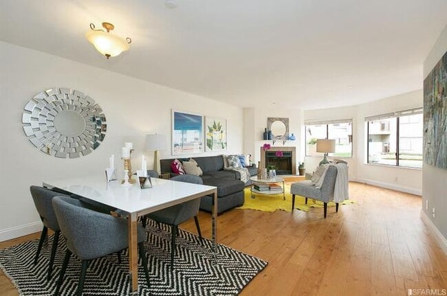 Living-Dining combo - 855 La Playa St Unit 152