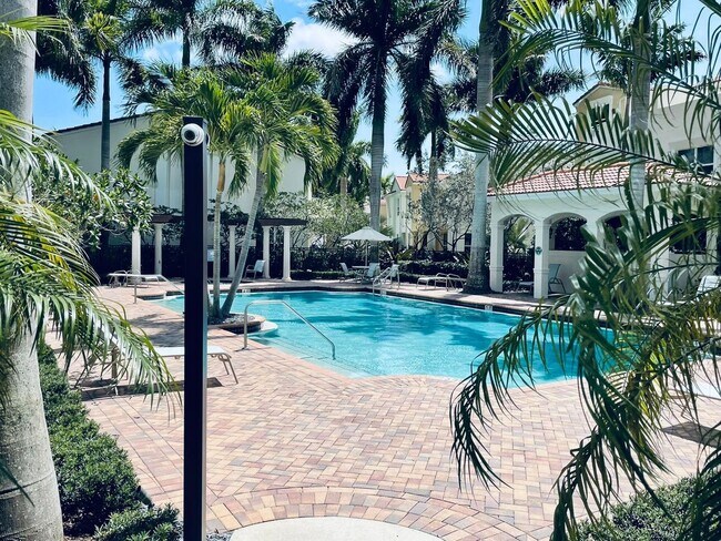 Building Photo - Boca Raton Furnished 3 bed 2.5 Bath Townhouse, Gated community