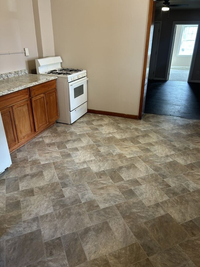 Building Photo - 1 Bed 1 Bath Unit 27 Olmstead Street  1