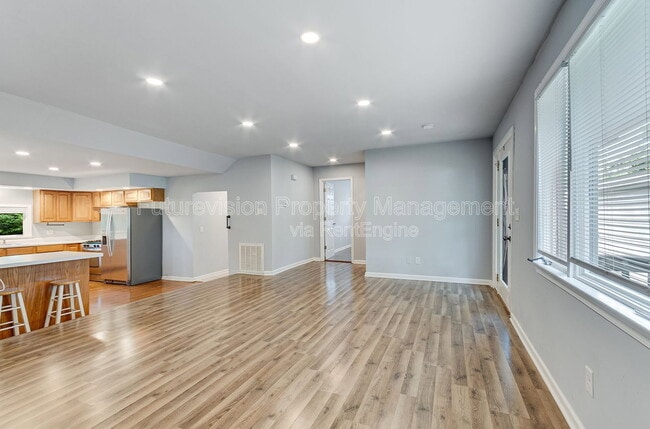 Photo - 122 N Hamilton St