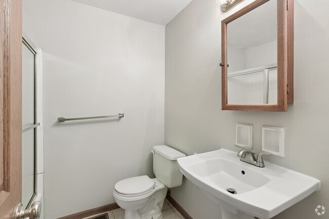 2BR, 1BA - 1,050SF - Bathroom