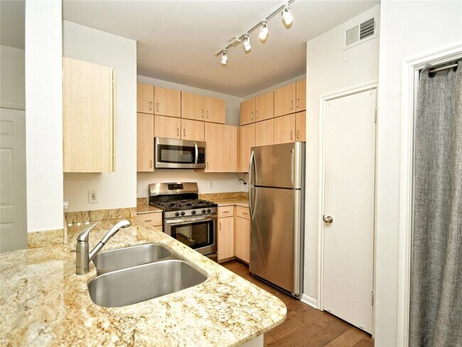 Photo - 2209 Hancock Dr Unit 4