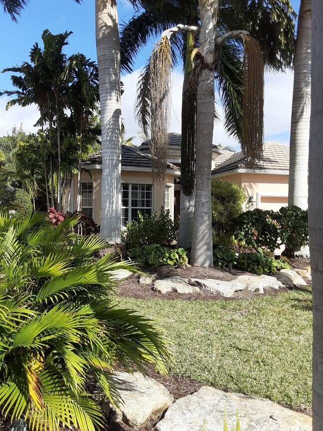 Photo - Annual unfurnished 3/2 SFH with pool in The Oaks!