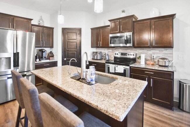 2437 Bucklin Dr