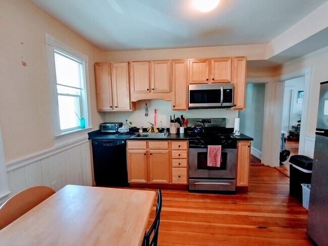 Building Photo - 86 Conwell Ave Unit 3