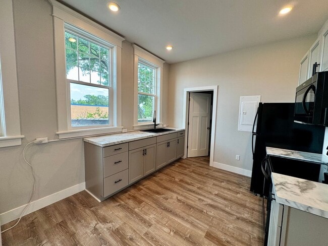 Photo - Modern 1 Bedroom! AVAILABLE NOW! Unit #125