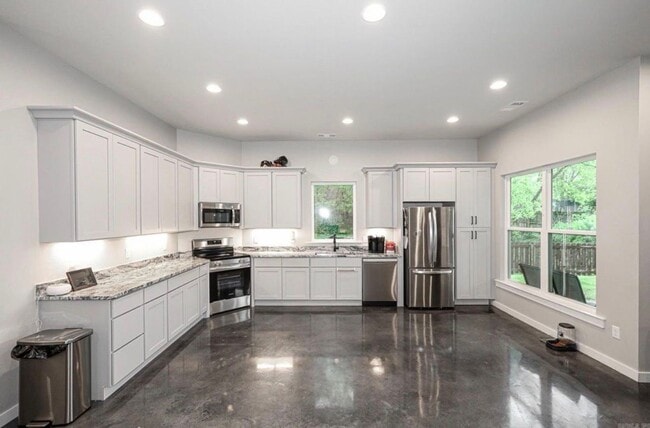 Photo - New Rental 3/2 in The Heart of Benton