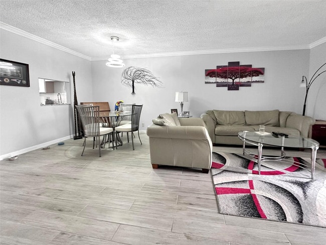 Photo - 1005 Country Club Dr Unidad 404