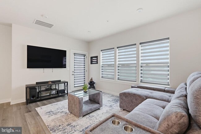 Building Photo - 21460 Mount Sterling Ter Unit 105