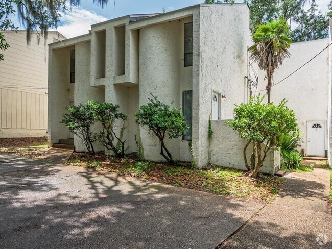 Building Photo - 1942 Larette Dr Rental